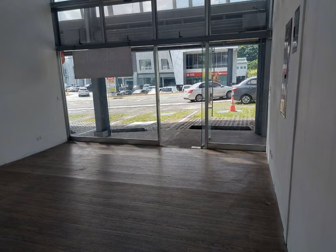 Local comercial 70m2 Escazú seguridad parqueo