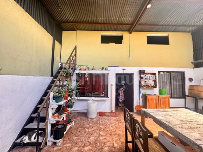 id # 42264 Hermosa casa con habitación en planta baja en zona Residencial.
