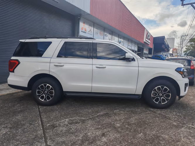 Ford Expedición ,V6 Gasolina Automático, 4x4,  7 Pax, Full Extras - Imagen 3