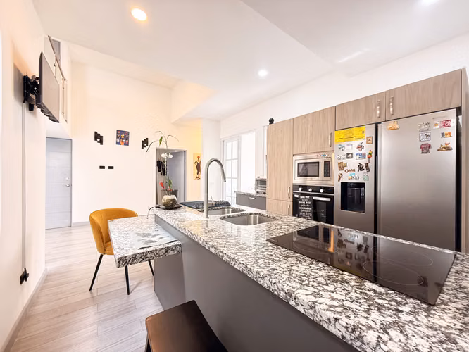 Casa moderna y lista para la venta. Curridabat. Ayarco Boulevar. Condominio Ayarco 385.