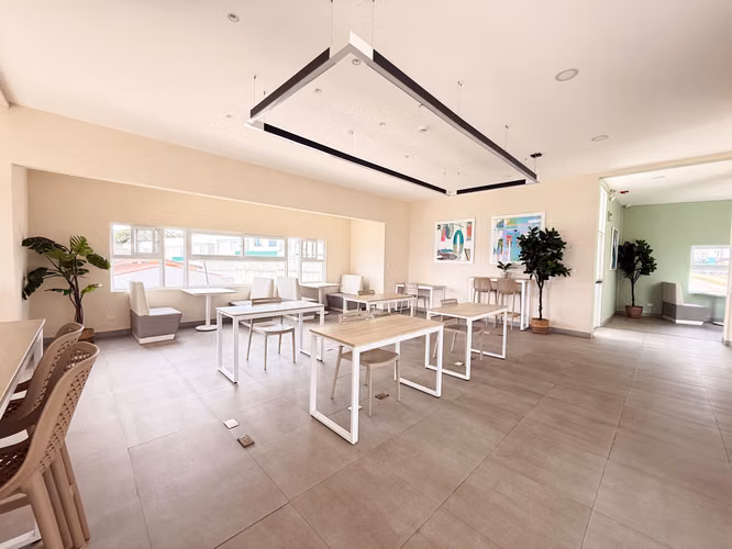 Casa moderna y lista para la venta. Curridabat. Ayarco Boulevar. Condominio Ayarco 385.