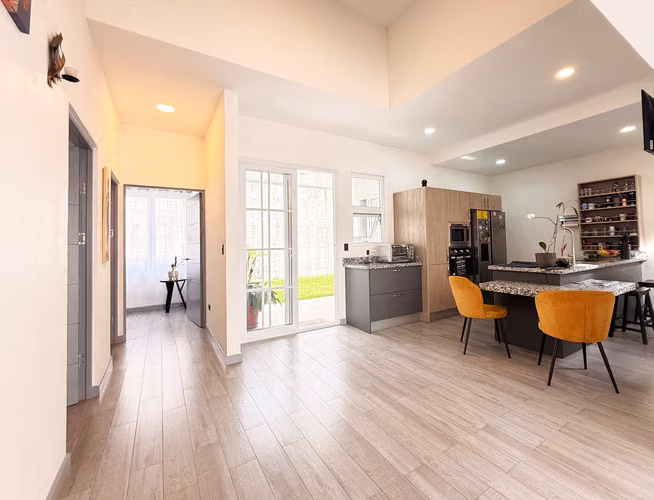 Casa moderna y lista para la venta. Curridabat. Ayarco Boulevar. Condominio Ayarco 385.