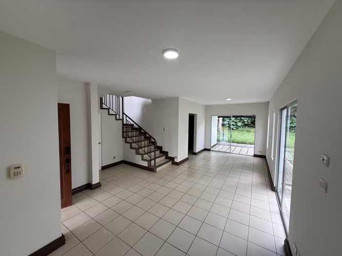 Casa en Venta 3 habitaciones, terraza y jardín| Condominio Interamericana, San Pablo de Heredia