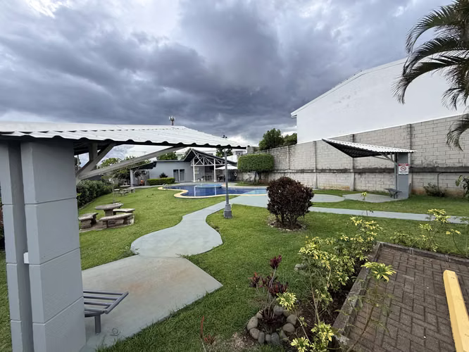 Casa en Venta 3 habitaciones, terraza y jardín| Condominio Interamericana, San Pablo de Heredia