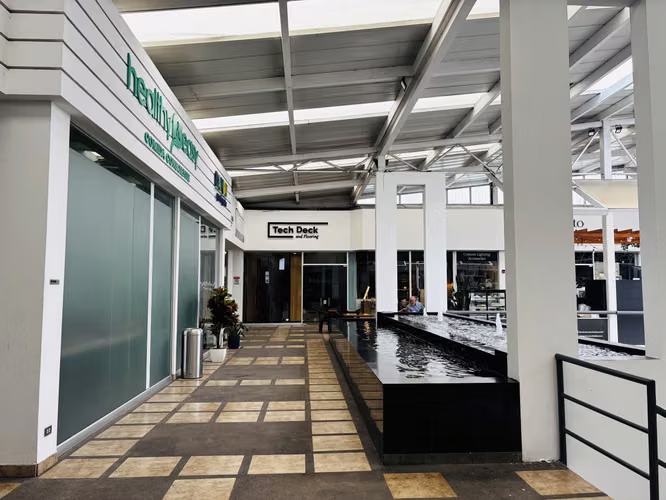 Kiosko comercial 12m2 San Rafael de Escazú seguridad parqueo - Imagen 2