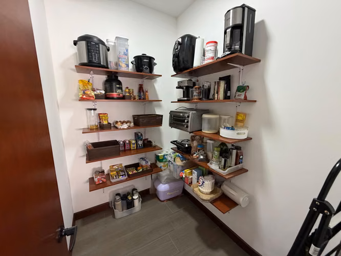 CASA MODERNA EN CONDOMINIO EN SAN JUAN DE TRES RÍOS