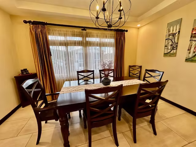Casa con posibilidad de habitación en primer nivel, Tierras del Este