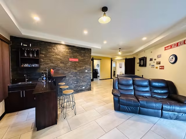 Casa con posibilidad de habitación en primer nivel, Tierras del Este