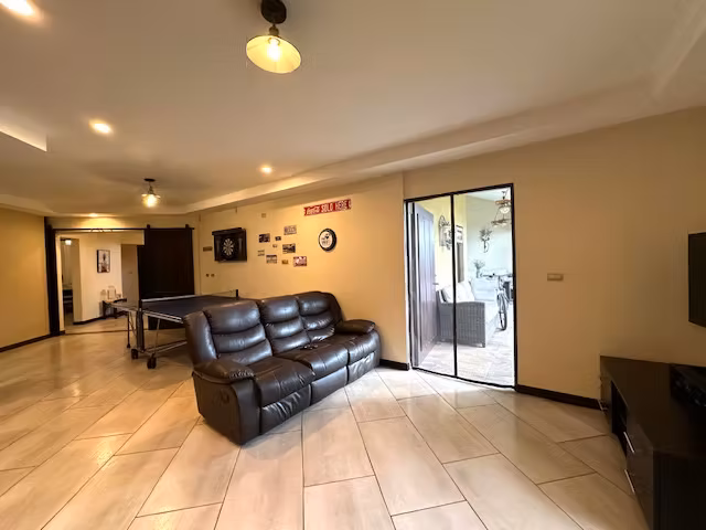 Casa con posibilidad de habitación en primer nivel, Tierras del Este