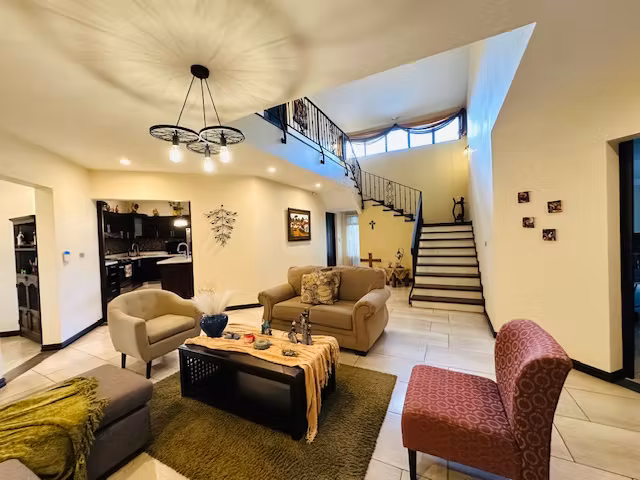 Casa con posibilidad de habitación en primer nivel, Tierras del Este
