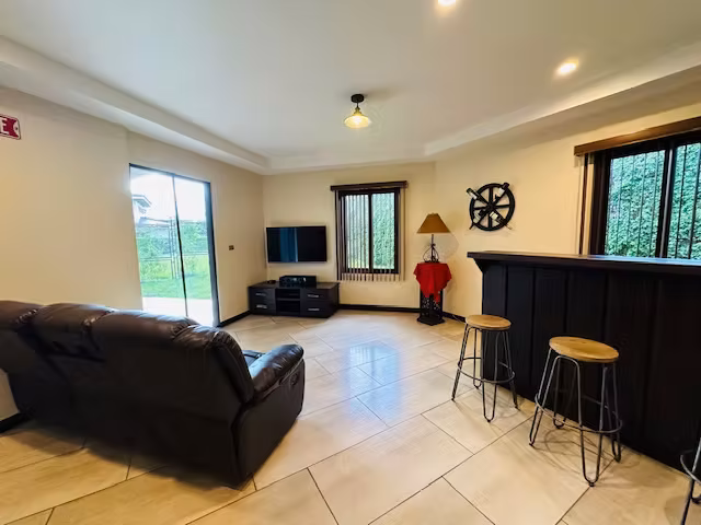 Casa con posibilidad de habitación en primer nivel, Tierras del Este