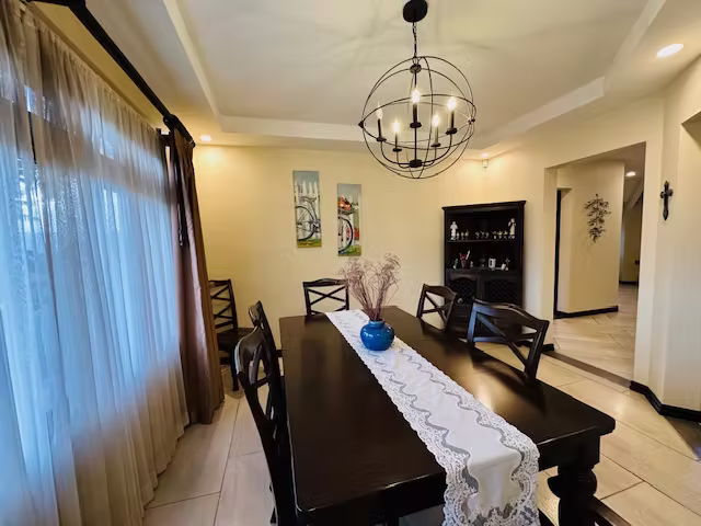 Casa con posibilidad de habitación en primer nivel, Tierras del Este
