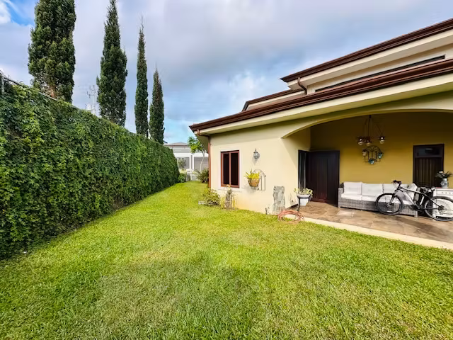 Casa con posibilidad de habitación en primer nivel, Tierras del Este