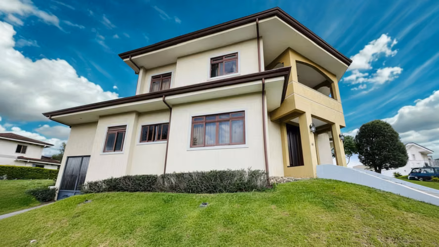 Casa con posibilidad de habitación en primer nivel, Tierras del Este