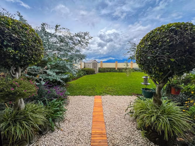 Casa con gimnasio y cancha de tenis en Moravia - Imagen 13