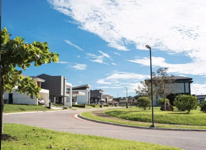 Lote con planos aprobados en condominio Los Reyes, La Guácima - Imagen 7