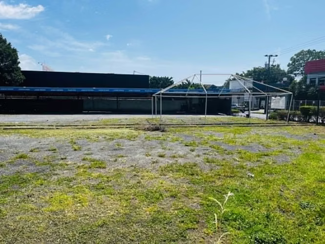 Sell Field for Offices Hotel Clinica Supermarket Company SS