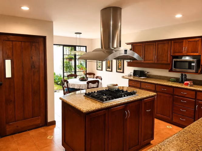 Casa en condominio pequeño en Guayabos, Curridabat