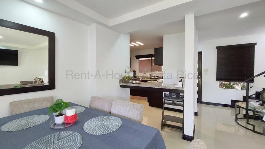 Venta de casa independiente con patio y GARAJE PARA 4 carros – Ríos Segundo, Alajuela