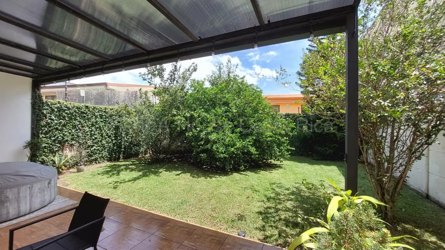 Venta de casa independiente con patio y GARAJE PARA 4 carros – Ríos Segundo, Alajuela