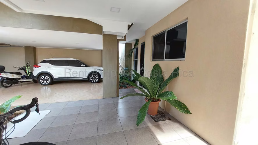 Venta de casa independiente con patio y GARAJE PARA 4 carros – Ríos Segundo, Alajuela