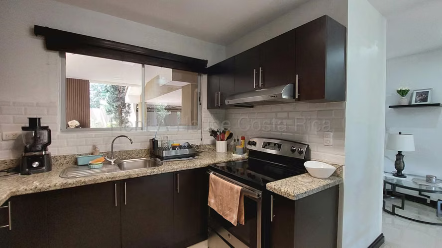 Venta de casa independiente con patio y GARAJE PARA 4 carros – Ríos Segundo, Alajuela