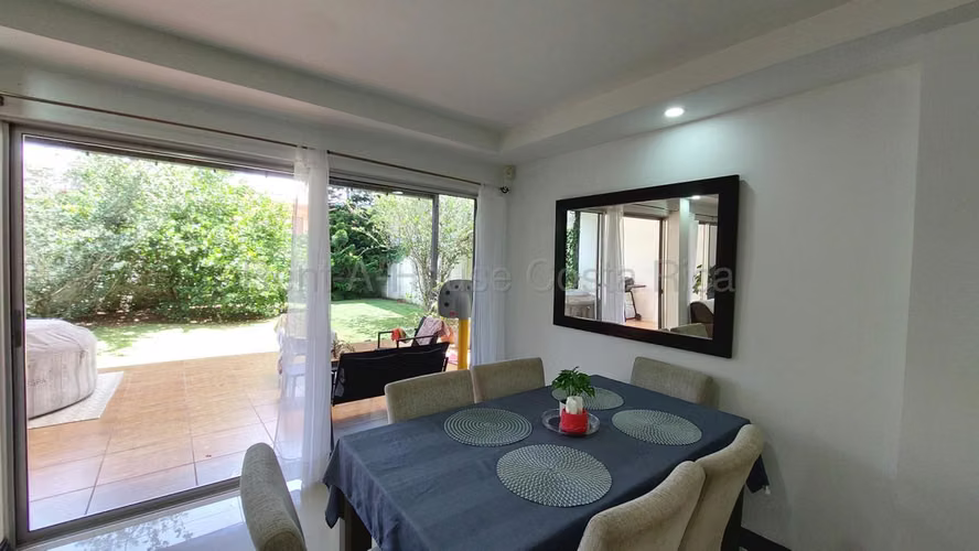 Venta de casa independiente con patio y GARAJE PARA 4 carros – Ríos Segundo, Alajuela