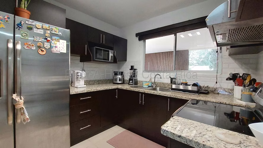 Venta de casa independiente con patio y GARAJE PARA 4 carros – Ríos Segundo, Alajuela