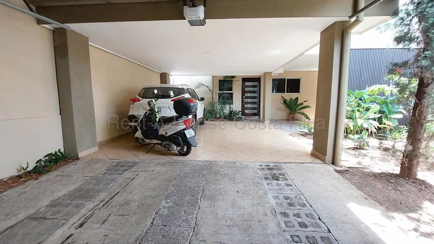 Venta de casa independiente con patio y GARAJE PARA 4 carros – Ríos Segundo, Alajuela