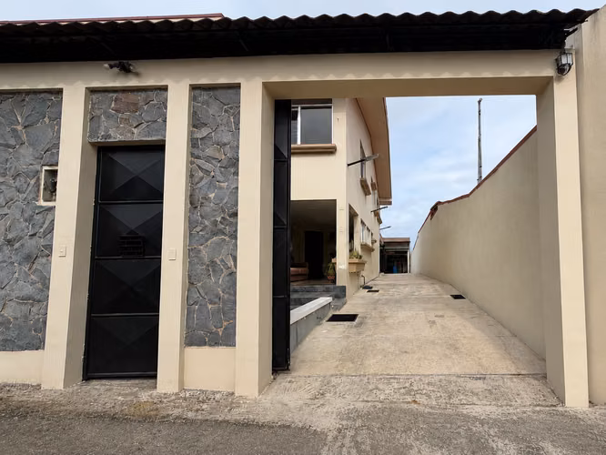Venta de Casa Cartago - para vivienda, trabajo o uso mixto.