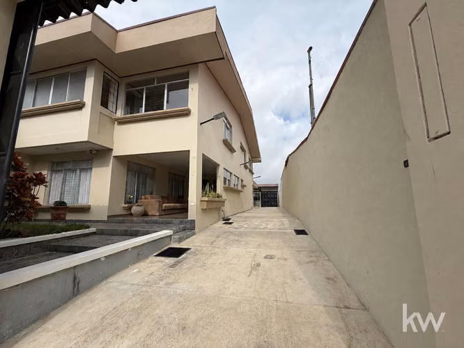 Venta de Casa Cartago - para vivienda, trabajo o uso mixto.
