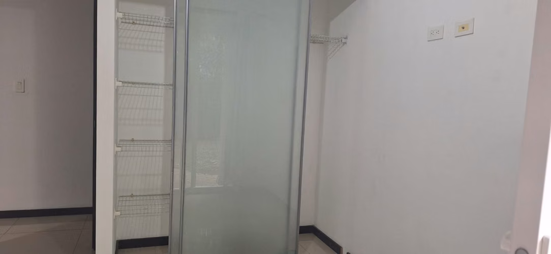 Se Vende Apartamento en primer piso con patio San Nicolas de Bari - Imagen 11