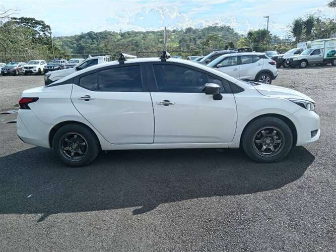 NISSAN VERSA 2025 MANUAL GASOLINA BLANCO - Imagen 4