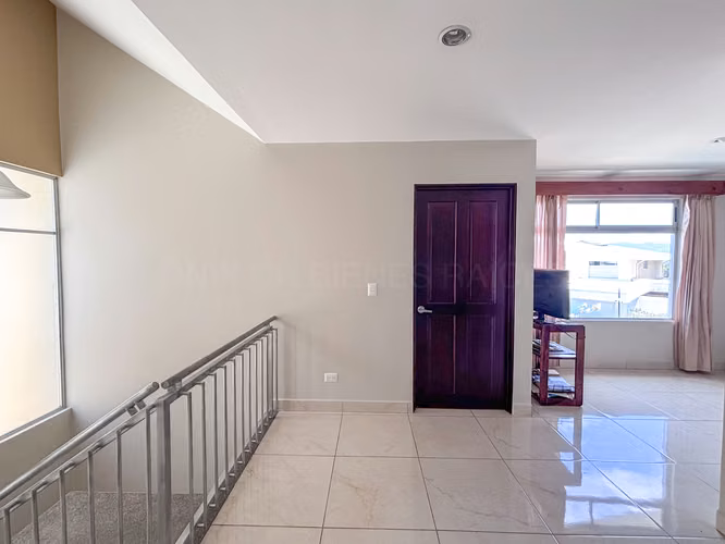 Hermosa Casa en Venta Condominio Sabanilla Montes de Oca - Imagen 12