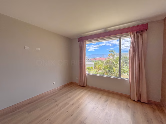 Hermosa Casa en Venta Condominio Sabanilla Montes de Oca - Imagen 9