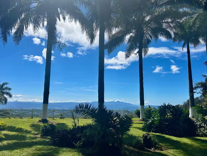 Venta de casa en San Isidro, 30423m². Vistas panorámicas y casa de visitas
