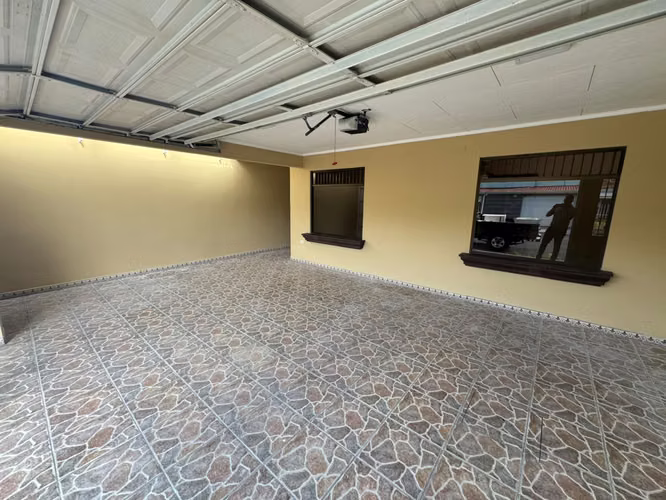 Venta de casa en San Blas de Cartago -EU