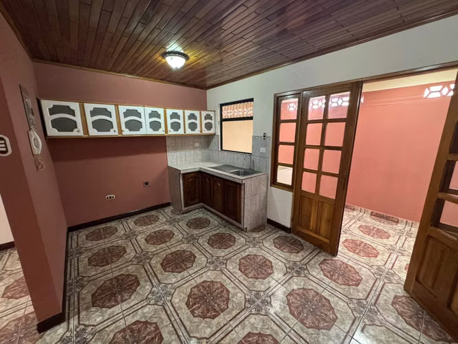 Venta de casa en San Blas de Cartago -EU