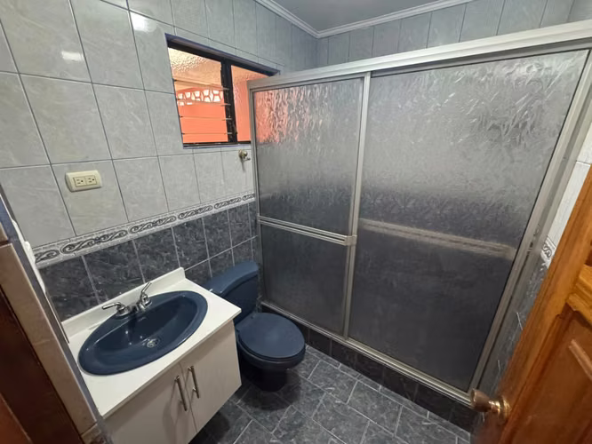 Venta de casa en San Blas de Cartago -EU