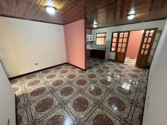 Venta de casa en San Blas de Cartago -EU
