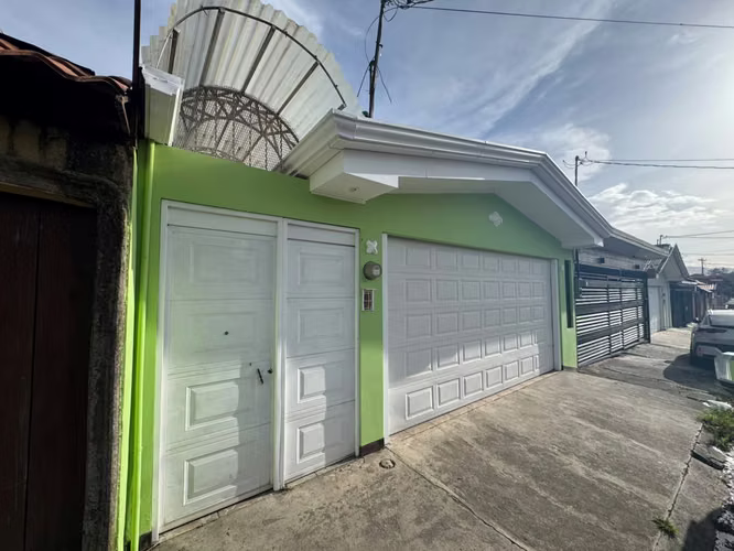 Venta de casa en San Blas de Cartago -EU