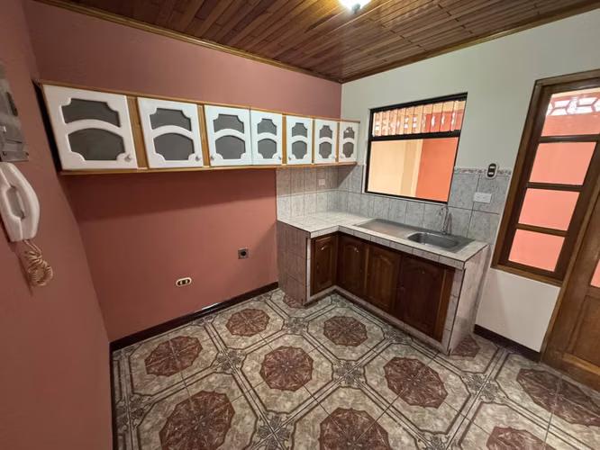 Venta de casa en San Blas de Cartago -EU