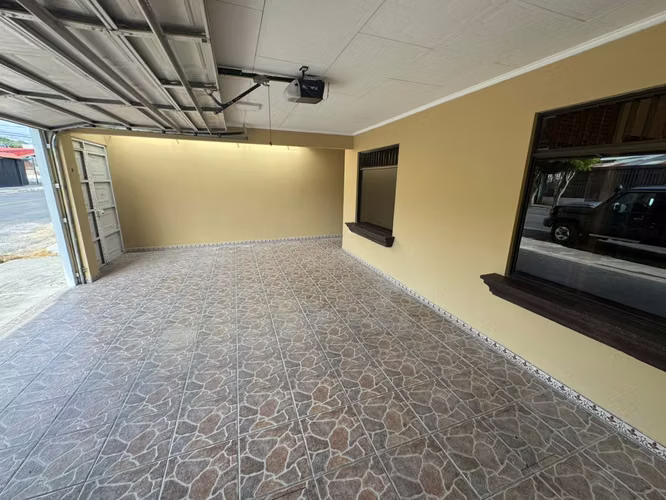 Venta de casa en San Blas de Cartago -EU