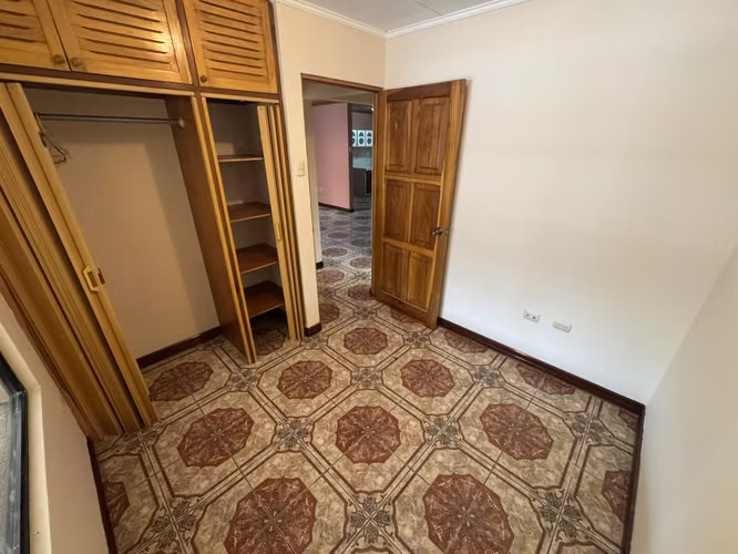 Venta de casa en San Blas de Cartago -EU