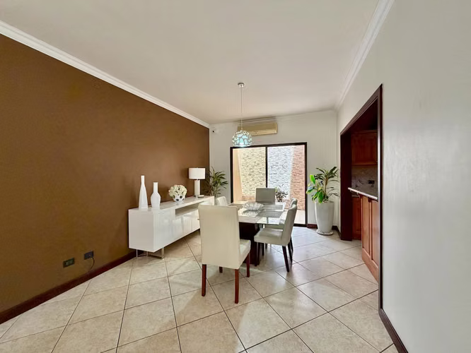 HERMOSA CASA AMUEBLADA EN CONDOMINIO EN LINDORA, SANTA ANA - Imagen 3