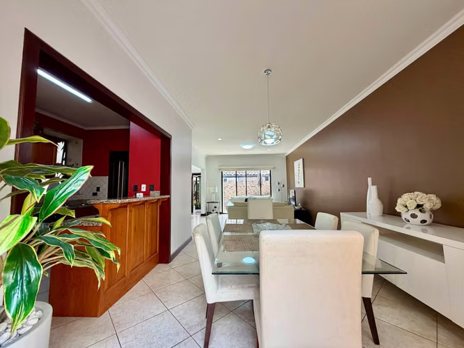 HERMOSA CASA AMUEBLADA EN CONDOMINIO EN LINDORA, SANTA ANA - Imagen 2