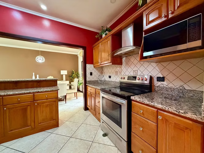 HERMOSA CASA AMUEBLADA EN CONDOMINIO EN LINDORA, SANTA ANA - Imagen 19