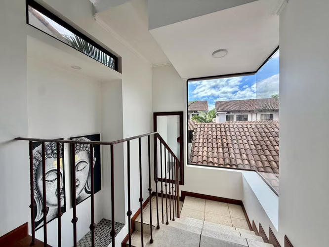 HERMOSA CASA AMUEBLADA EN CONDOMINIO EN LINDORA, SANTA ANA - Imagen 10