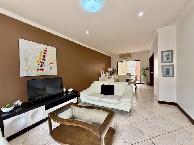 HERMOSA CASA AMUEBLADA EN CONDOMINIO EN LINDORA, SANTA ANA - Imagen 16