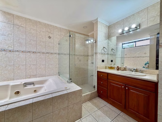 HERMOSA CASA AMUEBLADA EN CONDOMINIO EN LINDORA, SANTA ANA - Imagen 13